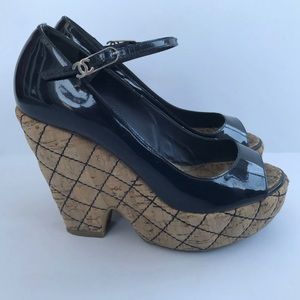 $595 Chanel Navy Blue Patent Leather Quilted Platform Wedge Open Toe US 6